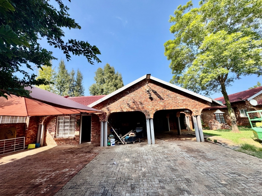 3 Bedroom Property for Sale in Mooivallei Park North West